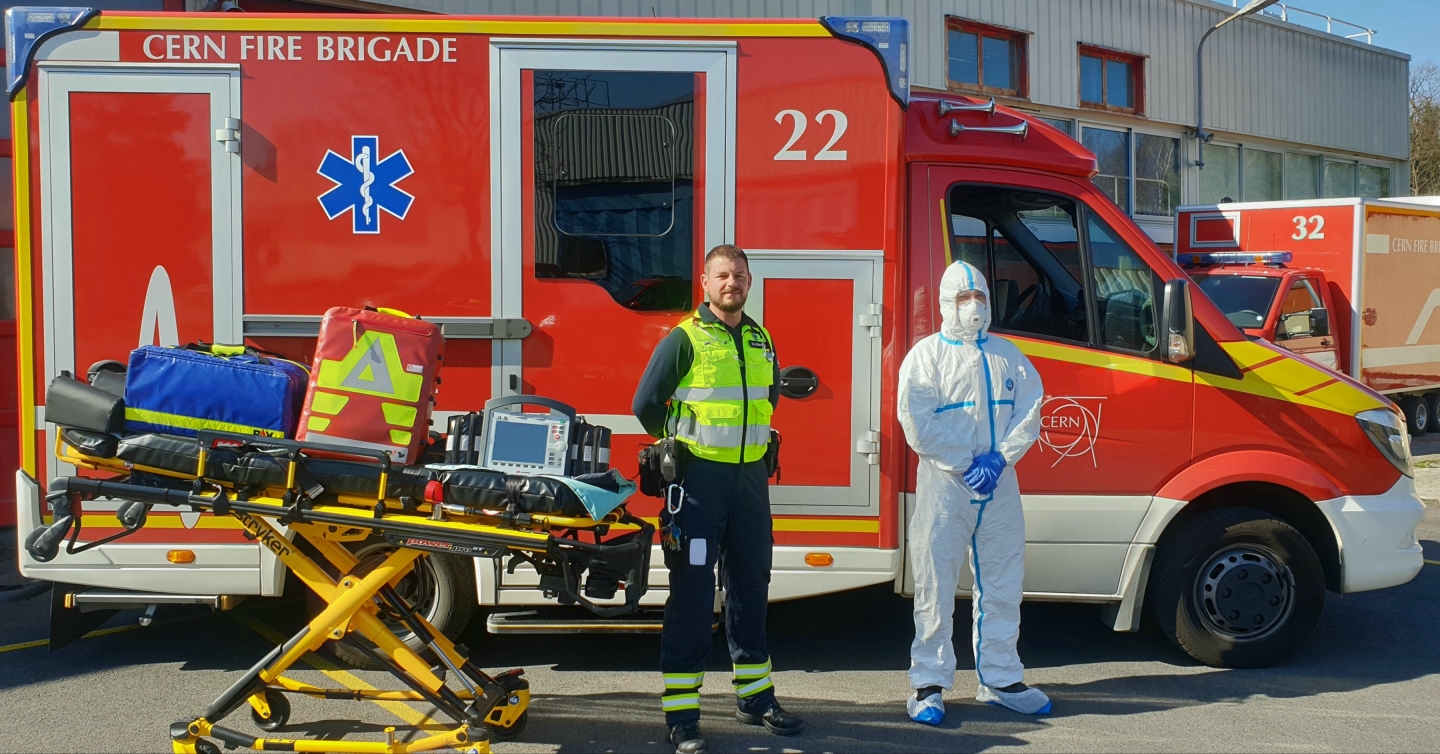 CERN Fire and Rescue Service has been helping the HUG (Hôpitaux Universitaires de Genève) to carry patients with CERN ambulances during the COVID-19 epidemic (Image: CERN)
